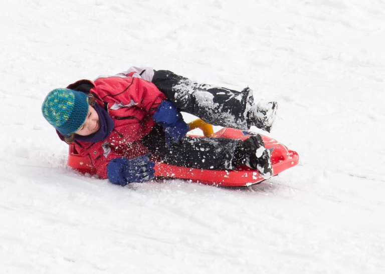 10 Outdoor Winter Activities for Your Backyard